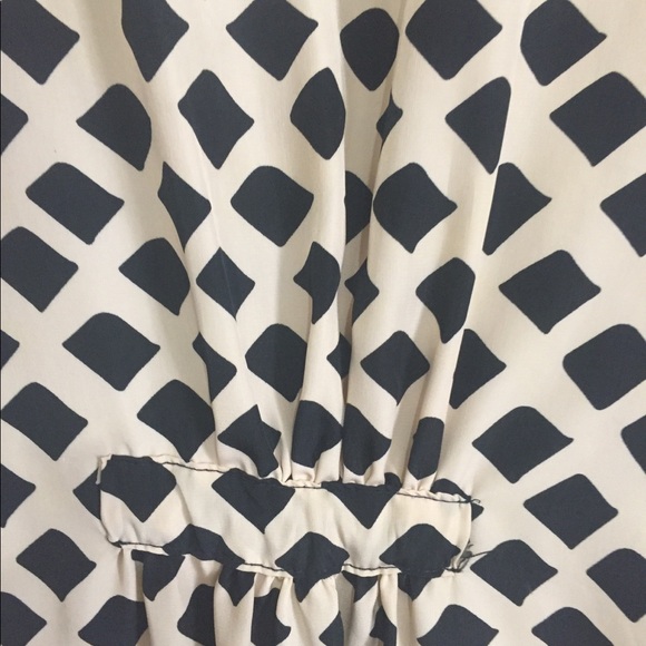 Black & Cream colored top - Picture 4 of 4